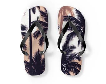 Chanclas con diseño de palmeras al atardecer / Sandalias con silueta de playa tropical