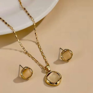 Gold Bow Jewelry Set: Dainty Ribbon Bracelet, Earrings, Chain & Pendant