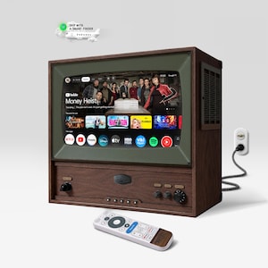 Op de afbeelding: Een donkerhouten televisie met een vintage-stijl frame en een groene schermrand. Het scherm toont een smart-tv-interface met diverse streaming-app-pictogrammen. Inclusief een stroomkabel, een afstandsbediening en een kleine vliegtuig-afbeelding.