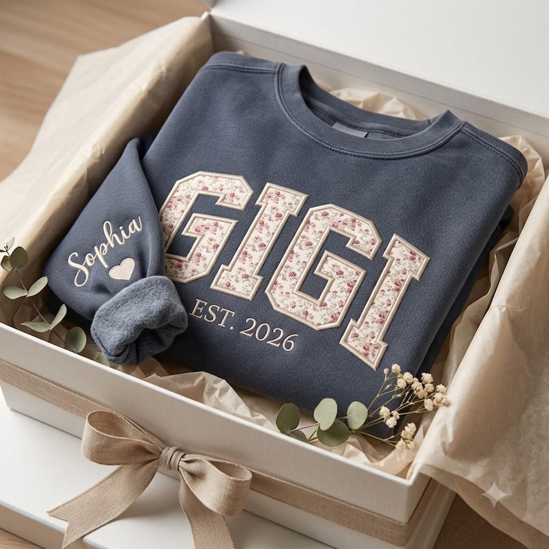 Custom Embroidered Gigi Sweatshirt, Gigi Floral Applique Sweater, New Grandma Gifts, Mother's Day Gift, Personalized Gift for Gigi bild 7