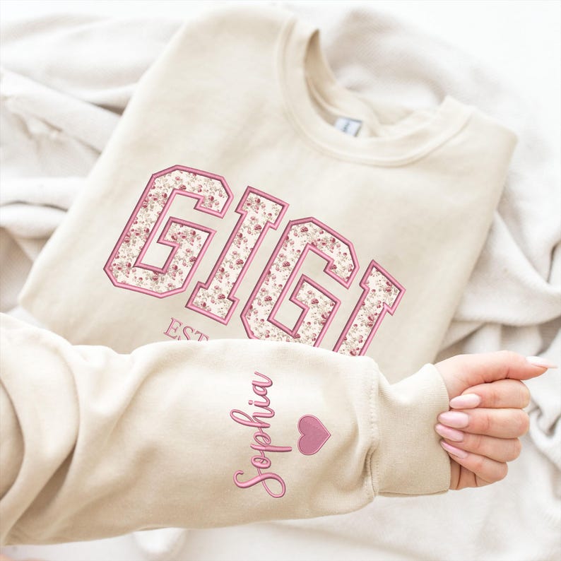 Custom Embroidered Gigi Sweatshirt, Gigi Floral Applique Sweater, New Grandma Gifts, Mother's Day Gift, Personalized Gift for Gigi bild 8