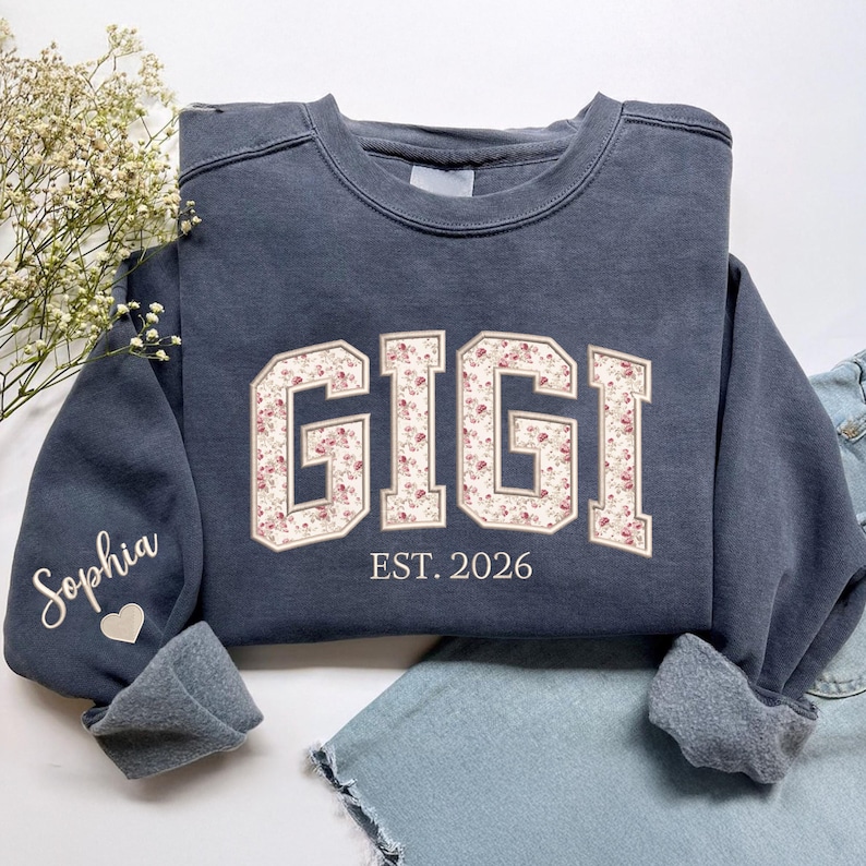 Custom Embroidered Gigi Sweatshirt, Gigi Floral Applique Sweater, New Grandma Gifts, Mother's Day Gift, Personalized Gift for Gigi bild 1