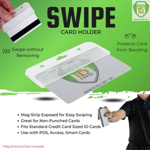 Puede incluir: Un tarjetero horizontal de pl&aacute;stico transparente con una ranura superior para sujeci&oacute;n. El dise&ntilde;o cuenta con una parte posterior abierta para exponer la banda magn&eacute;tica y deslizar la tarjeta sin quitarla. Texto: SWIPE CARD HOLDER, Swipe without Removing, Protects Card from Bending.