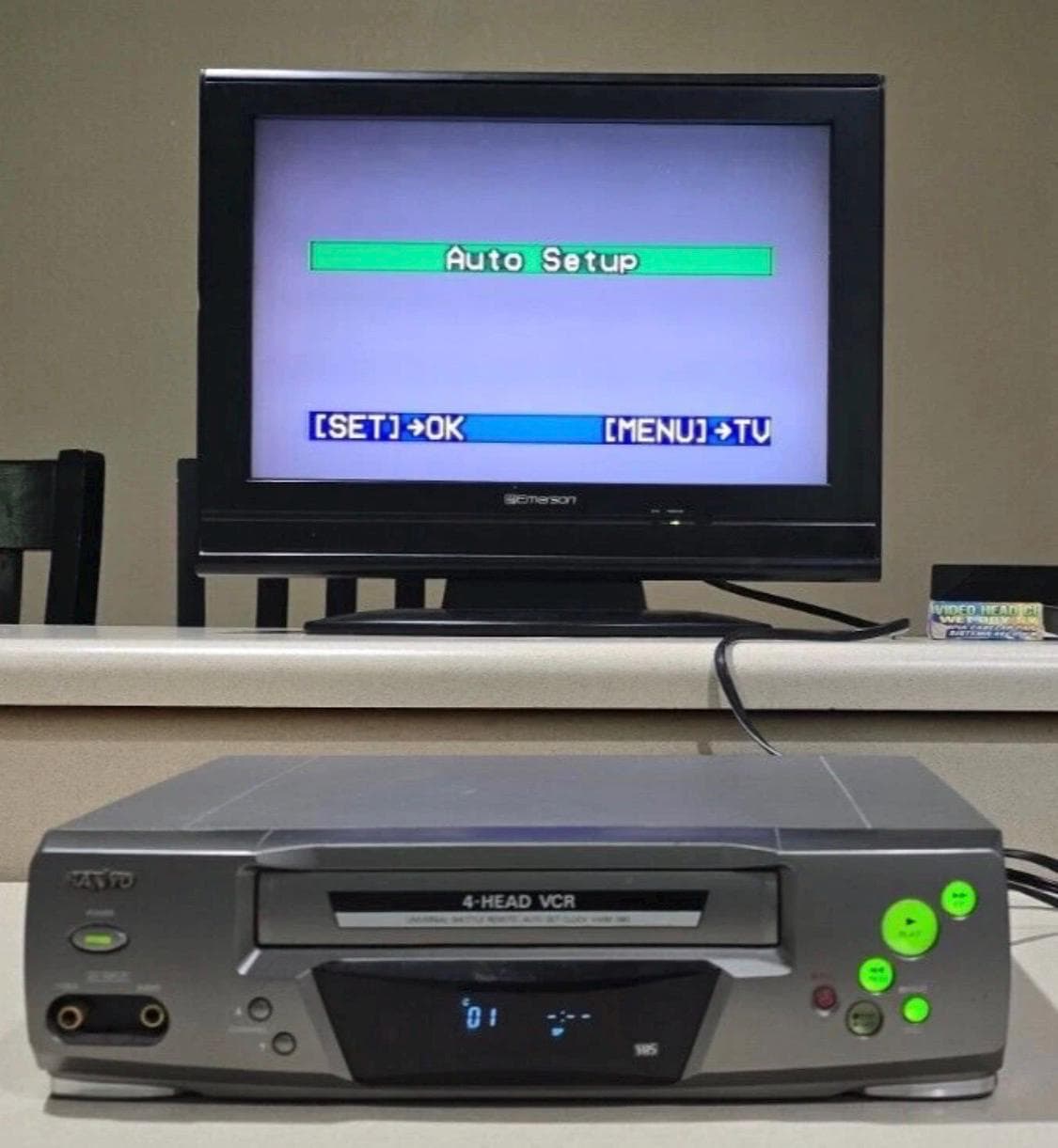 ブラウンカンTV・TV台　20インチ　+　VHSレコーダー二台+VHS番組３５本 Tv vhs combo - Etsy 日本