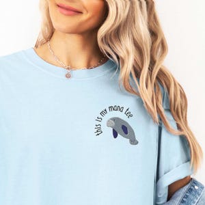 Camiseta bordada de manatí, camiseta de manatí, regalo para amantes de los manatíes, colores cómodos, linda y divertida camiseta de manatí, camiseta de manatí Conservación del manatí