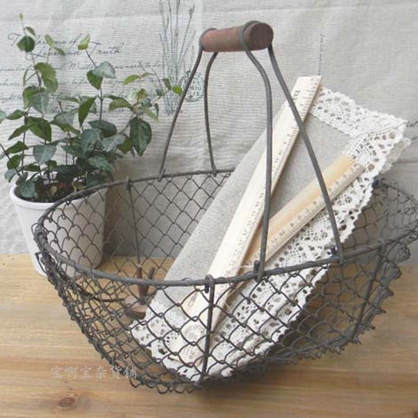 Vintage Wire Basket - Wooden Handle - Natural  Iron Color - L Size