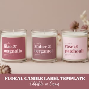 Peut inclure: Trois bougies en pot de verre avec de la cire blanche et des étiquettes roses. Les étiquettes indiquent "lilac & magnolia", "amber & bergamot" et "rose & patchouli". Le texte "hand poured soy candle" est également sur les étiquettes. Le bas de l'image indique "FLORAL CANDLE LABEL TEMPLATE Editable in Canva".