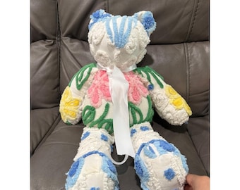 Oso de peluche de estilo vintage con patchwork de chenilla y estampado floral, 50 cm, color crema.