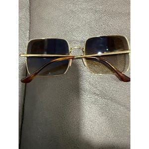 Gafas de sol Ray Ban RB 1971 con montura cuadrada dorada y lentes marrones, modelo 54019, fabricadas en Italia. imagen 5