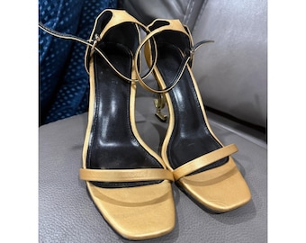 Saint Laurent Opyum goudmetallic leren haksandalen met YSL-logo, maat 38, Italië