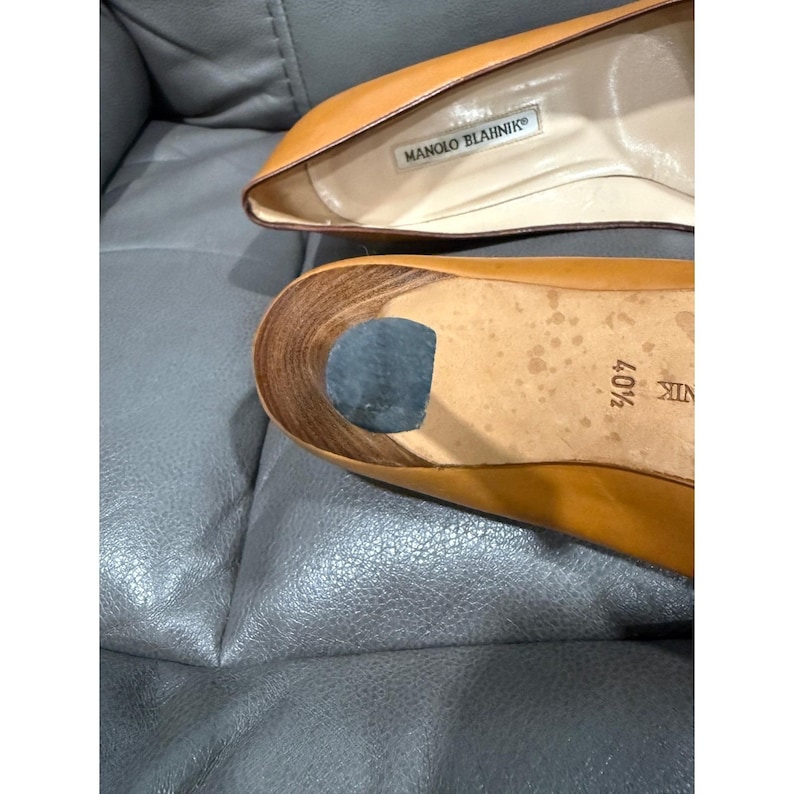 Manolo Blahnik Tan Leather Pointed Toe Pumps ES646 Stiletto Heels Size 40.5 image 5