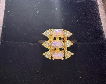 Anillo vintage Avon chapado en oro con ópalo, talla 7