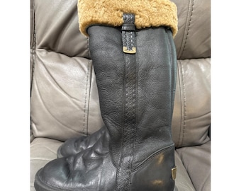 Botas altas de piel negra con forro de borrego UGG Australia Kensington 5191 para mujer, talla 6