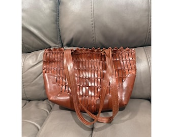 Bolso tote/hombro Ellepi hecho a mano en Italia, de piel marrón tejida con diseño de cesta, color coñac.