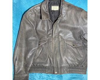 Chaqueta bomber de cuero marrón para hombre, talla XXL, de St Johns Bay, acolchada, con forro y cremallera completa, estilo vintage.