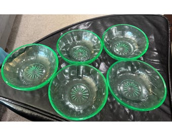 Juego de 5 cuencos para frutas de vidrio de uranio verde vintage con diseño de explosión estelar y reactivos a la luz UV.