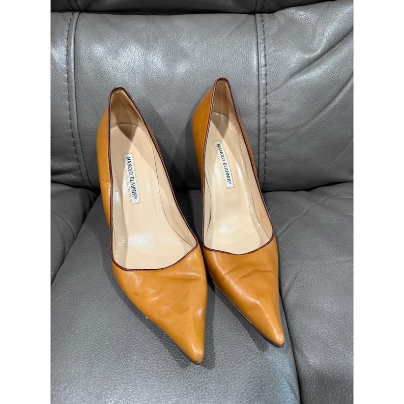 Manolo Blahnik Tan Leather Pointed Toe Pumps ES646 Stiletto Heels Size 40.5 image 1
