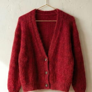 Strickmuster für eine Strickjacke mit V-Ausschnitt: Sommerlicher Raglanpullover aus Mohair (PDF)