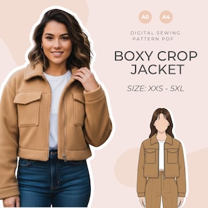 Puede incluir: Una chaqueta corta y cuadrada de color beige con dos bolsillos delanteros, un cuello y cierre de cremallera. El texto en la imagen dice "Boxy Crop Jacket" y "Size: XXS - 5XL". La imagen también incluye un patrón de costura digital PDF.