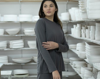 LAYERING TEE, Dark Grey.