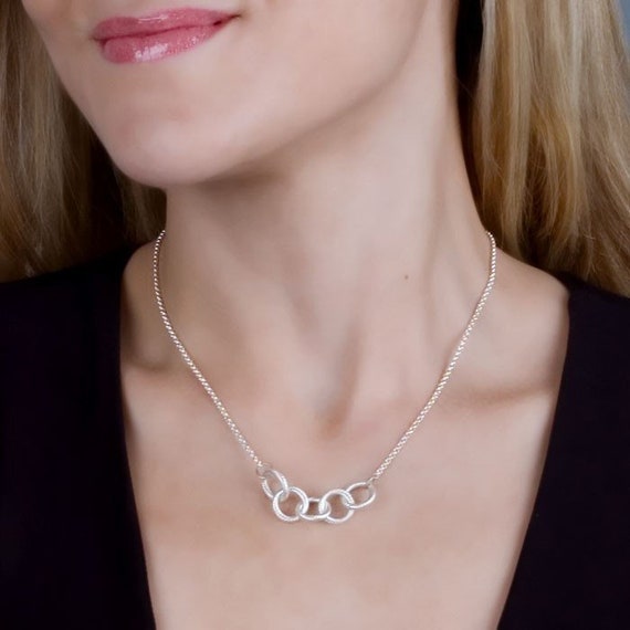 silver linked circle necklace
