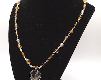 Colar de contas prateadas do signo de Sagitário