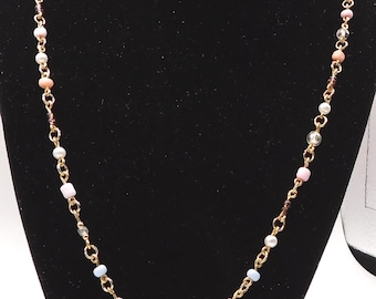 Colar de contas douradas do signo de Touro