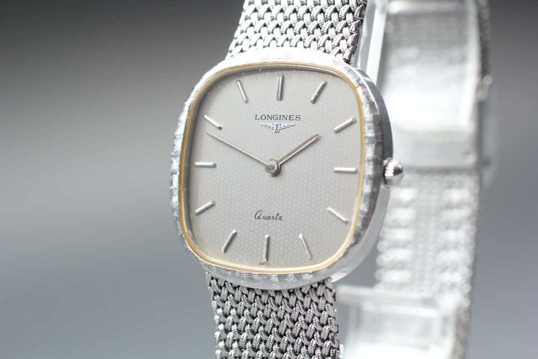 Near MINT Longines 976 3386 30mm Quartz L976.2 Silver Dial Men's