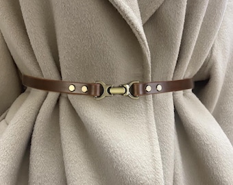 Cinturón fino para vestir: piel flor, ajustable.