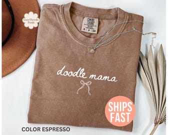Camiseta "Mamá Doodle" de Comfort Colors®, regalo para mamá doodle, regalos para amantes de los doodles, camiseta moderna para mujer, camiseta "Mamá Goldendoodle", camiseta divertida con doodles