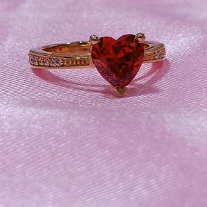 Anillo de boda solitario con rubí rojo talla corazón – Plata de ley, chapado en oro amarillo de 14 quilates