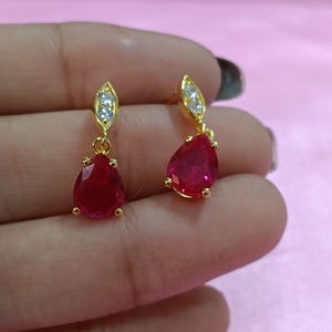 Pear Cut simulierter rosa Rubin Tropfen Ohrringe, 14k Gelbgold vergoldetes Sterling Silber