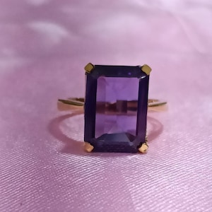 Ring i sterlingsilver med smaragdslipning och simulerad lila ametist – 14k gult guldpläterad armband