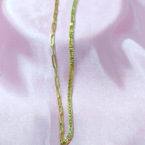 Collana con pendente metà e metà in argento sterling / diamante simulato, placcata in oro giallo 14 carati, collana con catena divisa con iniziale "M"