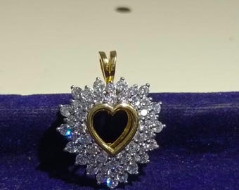 Sunburst-hanger met open hart | Goud, kristal, romantische statement-sieraden