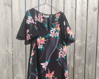 Vintage Hawaiian Muumuu Dress by Hilo Hattie Caftan Black AS IS Size M/L