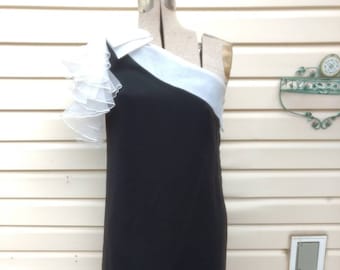 Vintage Formal Party Dress Black with One Shoulder Flounce Sleeve Size 7