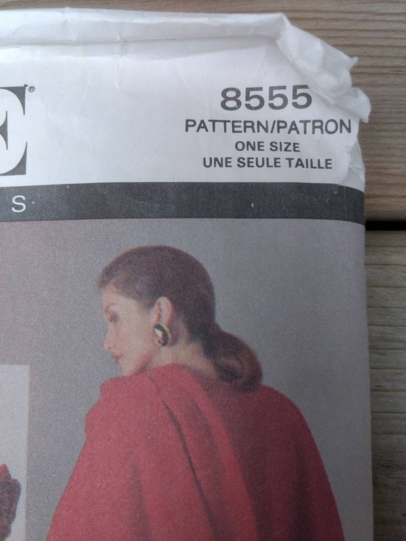 Cape Shawl Pouch Sewing Pattern Vogue 8555