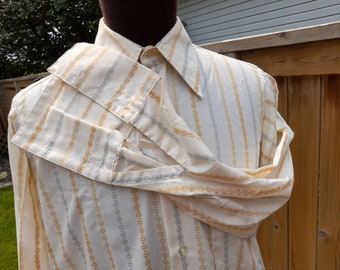 1970s Vintage Shirt with Butterfly Collar and French Cuffs Size 15 1/2 Mens Woven Jacquard