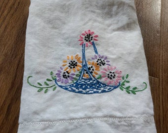 Vintage Embroidered Table Runner Retro Linen Flower Basket Wedding Shower Decor