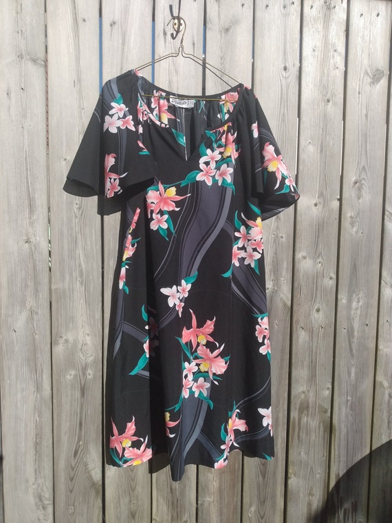 Vintage Hawaiian Muumuu Dress by Hilo Hattie Caftan Black AS IS Size M L Etsy Canada