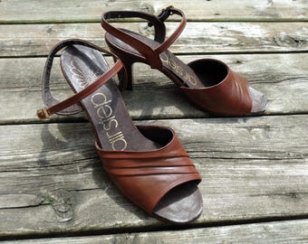 Vintage Brown Strappy Sandals High Heels Size 7 AirStep Peeptoe Boho Secretary