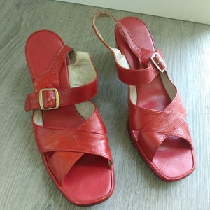 Sandales rouges vintage chaussures taille 8/9, talons épais et brides slingback