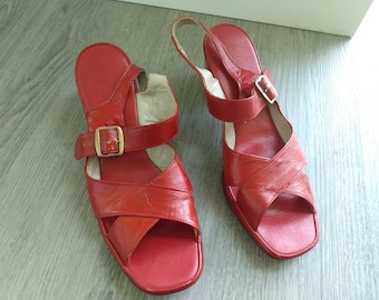 Vintage Red Sandals Shoes Size 8 / 9 Chunky Heels Strappy Slingbacks