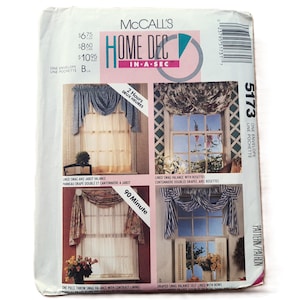 以下が含まれることがあります： McCall's Home Decor の縫製パターン封筒。 パッケージには、スワッグとジャボのバランスなど、さまざまな窓の処理の画像が、推定完了時間とともに表示されています。 パッケージの番号は 5173 です。