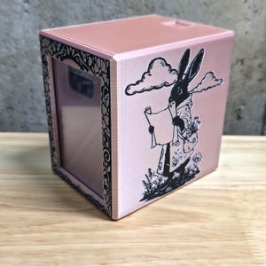 Ms. Bumbleflower MTG Commander Deck Box |Pillar| 3D Printed TCG Deck Storage with Top Loader Display