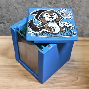 Bria, Riptide Rogue / Otters magnetic MTG Commander Deck Box |Spellkeeper| 3D Printed TCG Deck Storage with Top Loader Display