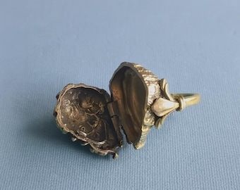 Vintage Poison Box Ring, Secret Compartment Ring, Gothic Face Ring, Antique Style Locket Ring, Medieval Jewelry, Unique Statement Ring
