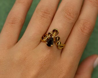 Vintage guldring, handgjord mässingsring, granat ädelstensring, antik stil ring, boho statement ring, retro blommig ring, hantverksring