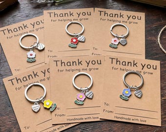 Thank You Gift Keychain with Flower Heart Charm Appreciation Gift for Teacher Friend Coworker Gratitude Card Cute Keychain Birthday Keepsake